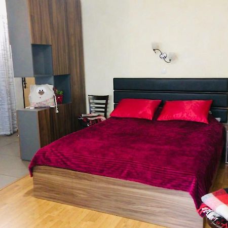 Апартаменти Peremohy Avenue 17 Київ Екстер'єр фото